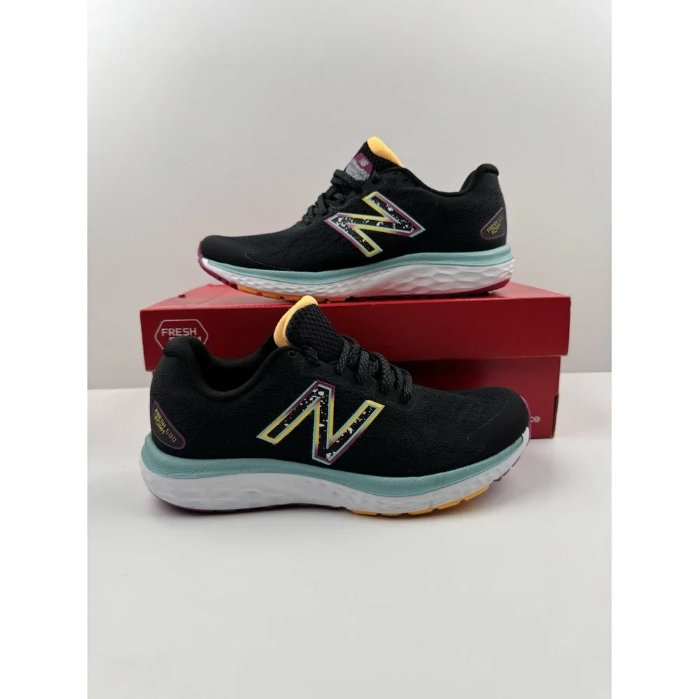 New‎ Balance Running Shoes Women's Size 7.5 Black/White (W680NK7) Lightly Worn
